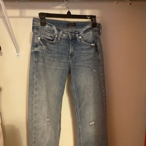 Super cute low rise jeans from Silver Jeans Co